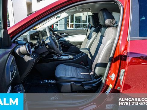 Used 2025 Chevrolet Trax LT FWD image 18