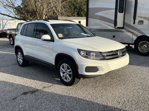 Used 2016 Volkswagen Tiguan S image 7