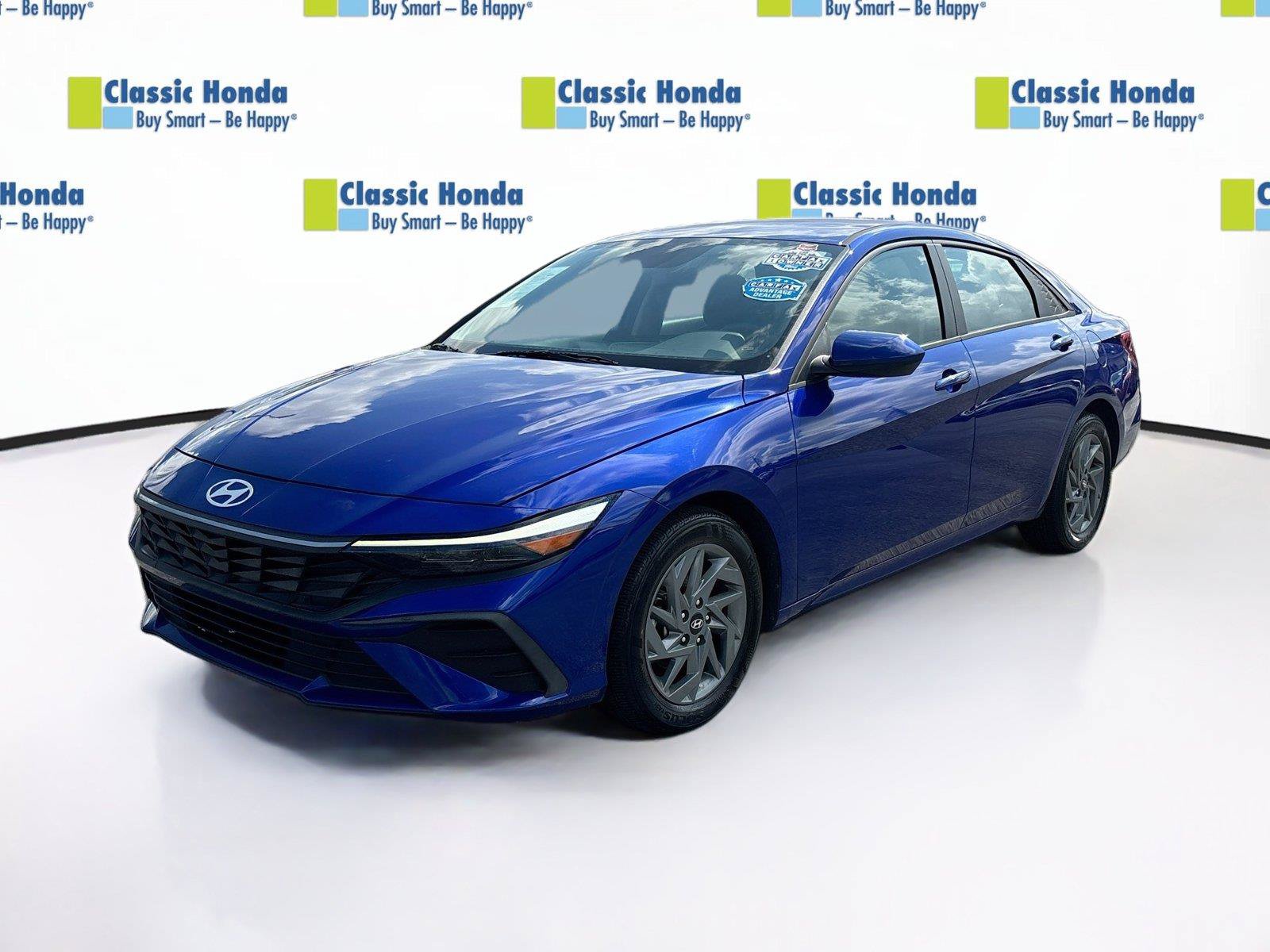 Used 2024 Hyundai Elantra SEL FWD image 3