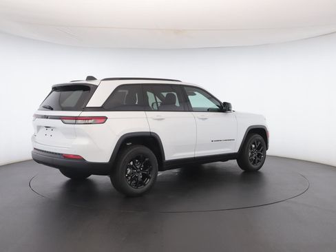 New 2025 Jeep Grand Cherokee Altitude image 27