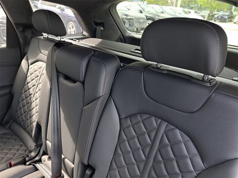 New 2026 Audi SQ7 Prestige image 27
