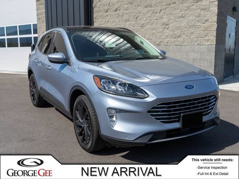 Used 2022 Ford Escape Titanium w/ Titanium Elite Package AWD/4WD image 1