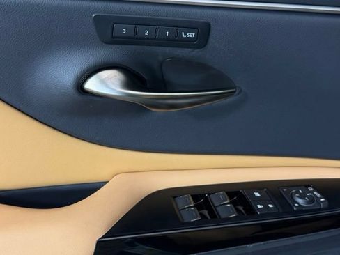Used 2024 Lexus ES 350 w/ Premium Package FWD image 17