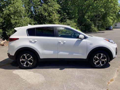 Used 2022 Kia Sportage LX image 2