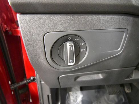 Used 2019 Volkswagen Tiguan SE AWD/4WD image 19