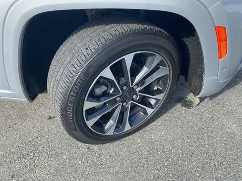 Used 2022 Jeep Grand Cherokee Overland image 2