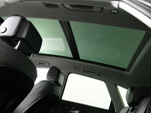 Used 2024 Audi Q5 e Premium w/ Convenience Package image 31