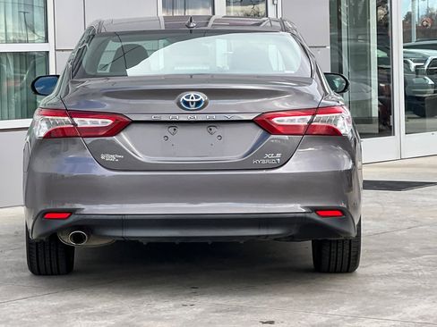 Used 2020 Toyota Camry XLE w/ Sunroof Package image 5