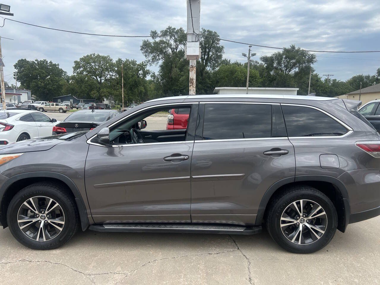 Used 2016 Toyota Highlander XLE AWD/4WD image 8