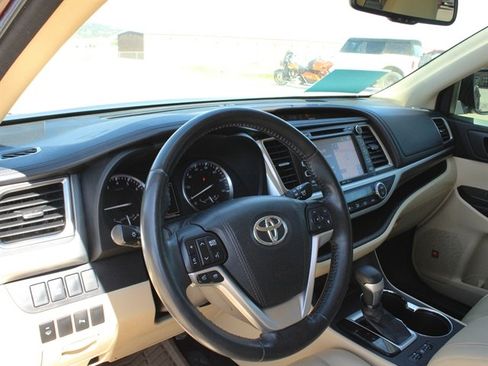 Used 2015 Toyota Highlander Limited AWD/4WD image 16