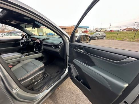 Used 2024 GMC Acadia AT4 w/ Luxury Package image 28