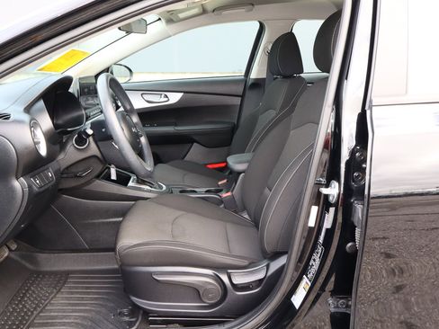 Used 2023 Kia Forte LXS image 7