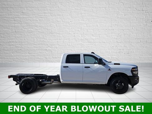New 2026 RAM 3500 Tradesman AWD/4WD image 5