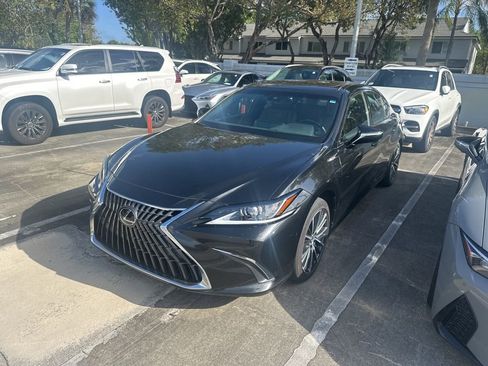 Used 2022 Lexus ES 350 w/ Premium Package image 3