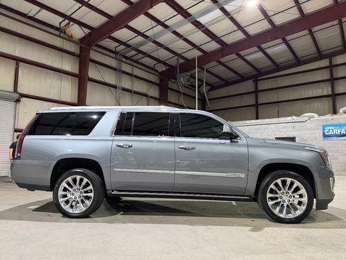 Used 2019 Cadillac Escalade ESV Premium Luxury RWD image 4