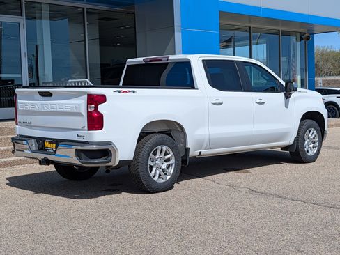 Used 2022 Chevrolet Silverado 1500 LT AWD/4WD image 3
