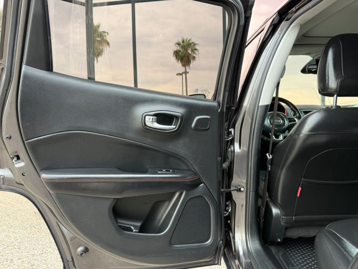 Used 2019 Jeep Compass Trailhawk w/ Leather Interior Group AWD/4WD image 34