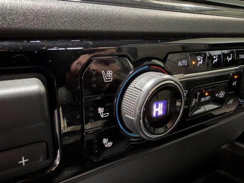 Used 2024 Chevrolet Silverado 2500 ZR2 w/ Technology Package image 34