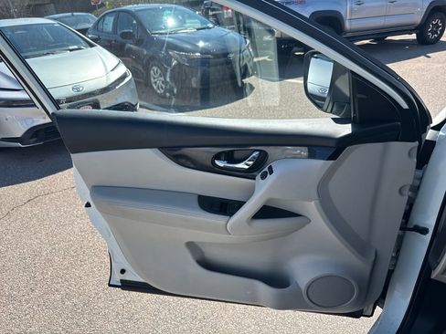 Used 2020 Nissan Rogue Sport SV w/ All-Weather Package AWD/4WD image 31