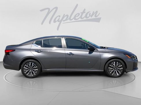 Used 2025 Nissan Altima 2.5 SV FWD image 7