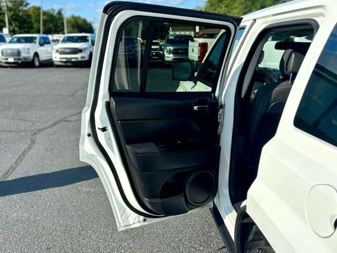 Used 2015 Jeep Patriot Latitude image 17