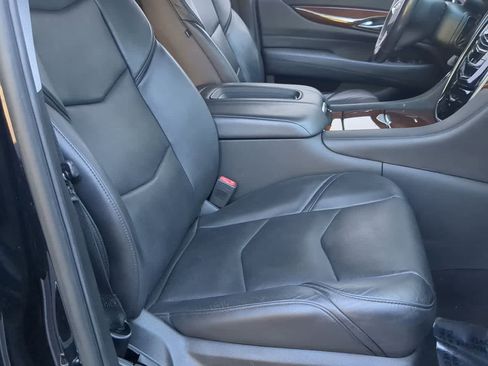 Used 2019 Cadillac Escalade Luxury image 23