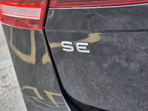 Used 2022 Volkswagen Tiguan SE R-Line image 21