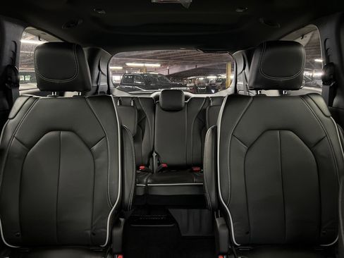 Used 2026 Chrysler Pacifica Limited w/ Uconnect Theater Family Group image 23