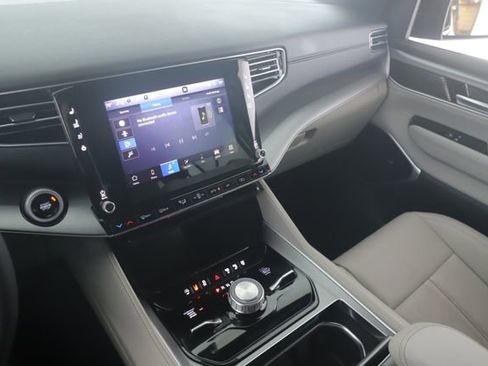 Used 2025 Jeep Wagoneer L Series III w/ Premium Group I image 29