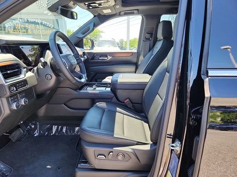 Used 2026 GMC Yukon Denali w/ Sun & Power Step Package AWD/4WD image 13