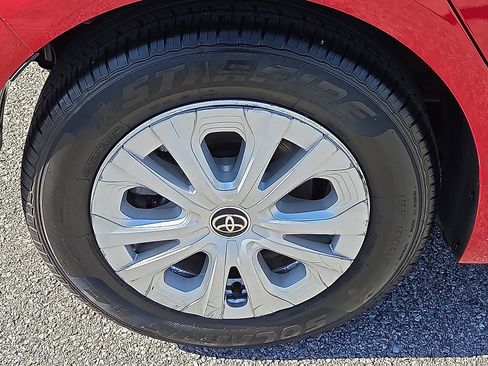 Used 2022 Toyota Prius LE image 7