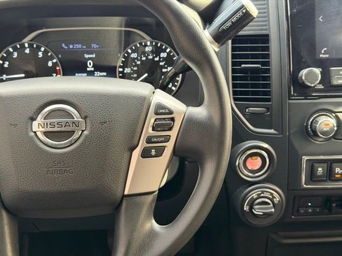 Used 2022 Nissan Titan SV AWD/4WD image 28