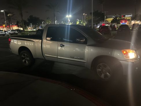 Used 2005 Nissan Titan SE image 4