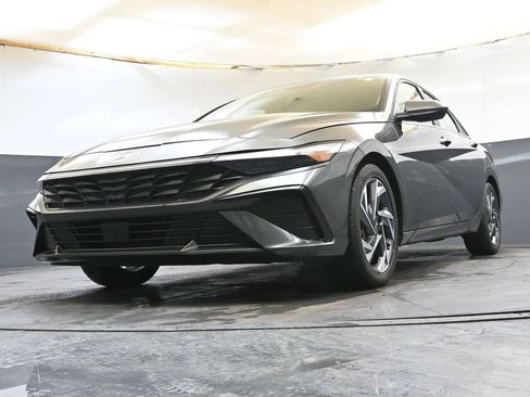 Certified 2024 Hyundai Elantra SEL w/ Convenience Package image 39