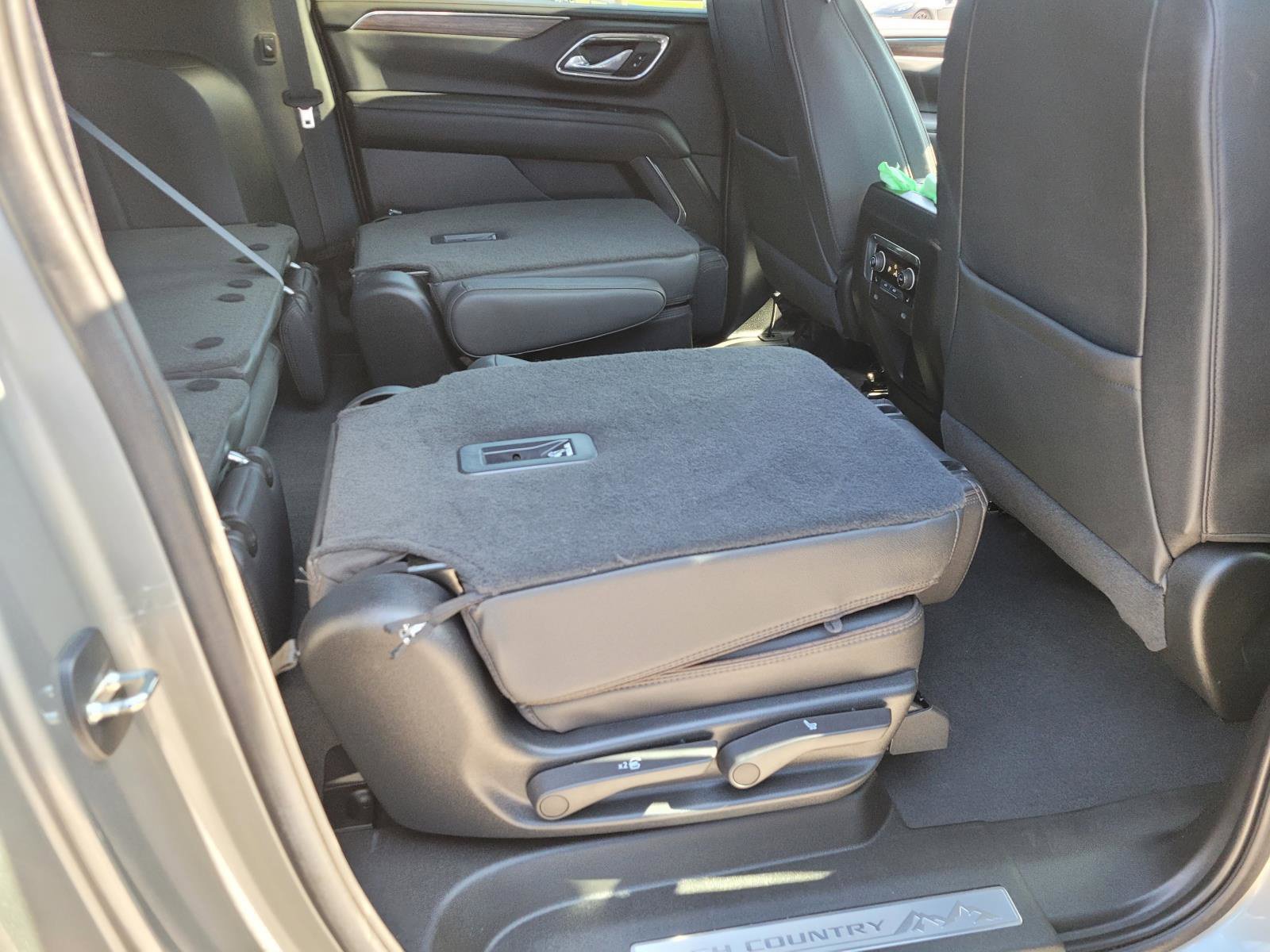 Used 2023 Chevrolet Suburban High Country AWD/4WD image 11