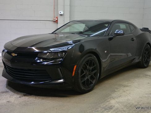 Used 2017 Chevrolet Camaro LT w/ Technology Package RWD image 2