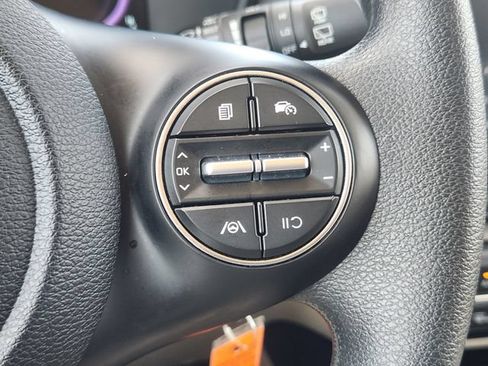 Used 2025 Kia Soul LX w/ LX Technology Package FWD image 28