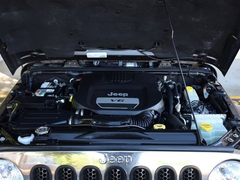 Used 2016 Jeep Wrangler Sahara w/ Mopar Chrome Edition Group image 11