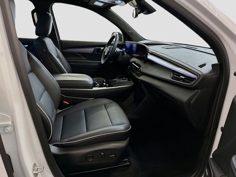 Used 2025 Buick Enclave Preferred image 34