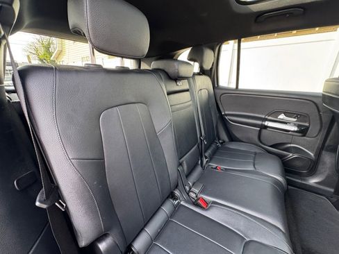 Used 2021 Mercedes-Benz GLB 250 4MATIC image 35