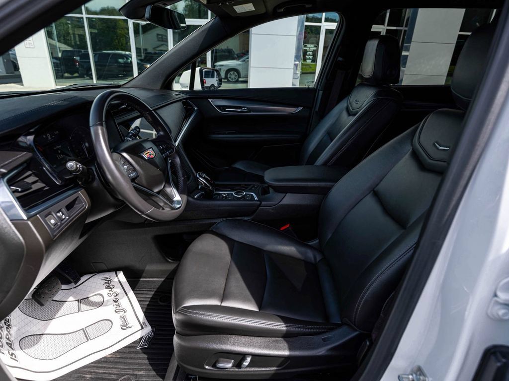 Used 2024 Cadillac XT6 Luxury w/ LPO, Floor Liner Package AWD/4WD image 26