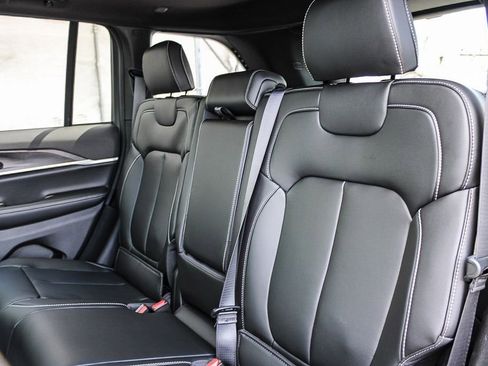 New 2026 Jeep Grand Cherokee Limited w/ Limited Altitude Package AWD/4WD image 19