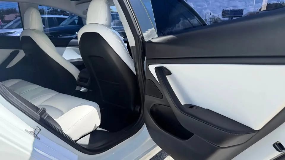 Used 2021 Tesla Model 3 Standard Range Plus RWD image 11