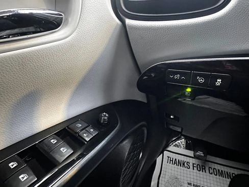 Used 2018 Toyota Prius Two image 11