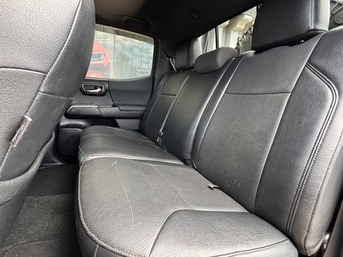 Used 2017 Toyota Tacoma TRD Off-Road w/ Premium & Technology Package image 14