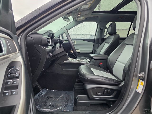 Used 2023 Ford Explorer XLT w/ Equipment Group 202A AWD/4WD image 24
