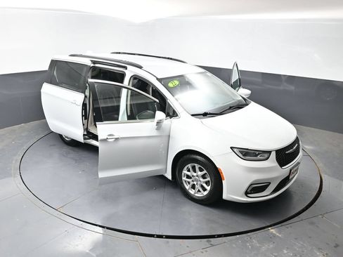 Used 2022 Chrysler Pacifica Touring-L FWD image 55