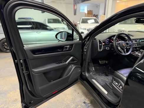 Used 2021 Porsche Cayenne S w/ Premium Package AWD/4WD image 12