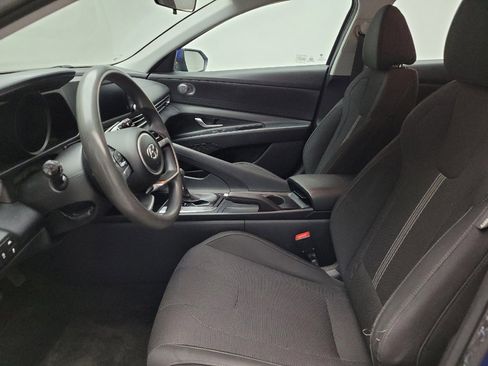 Used 2021 Hyundai Elantra SE FWD image 17