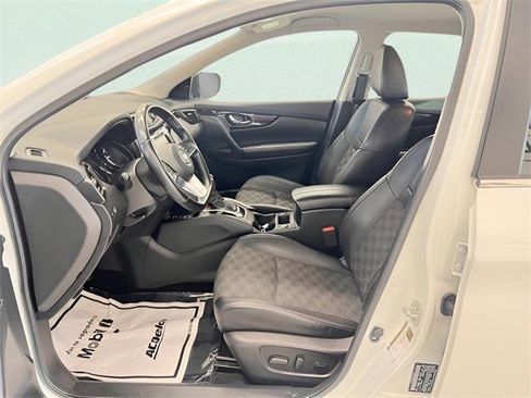 Used 2022 Nissan Rogue Sport SV w/ Technology Package image 17